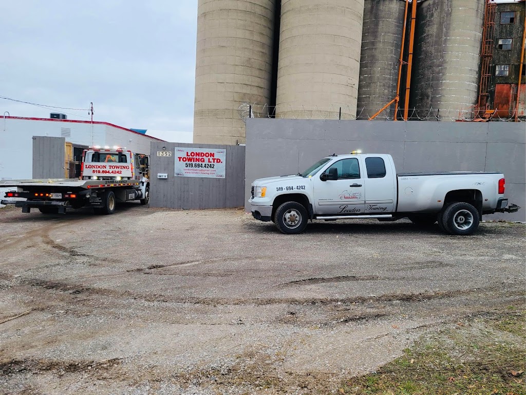 London Towing LTD. 24/7 Services | 1352 Trafalgar St #8, London, ON N5W 1W6, Canada | Phone: (519) 694-4242