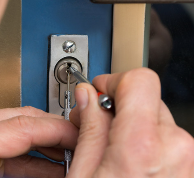 The 6ix Locksmiths Etobicoke | 411 Kipling Ave, Etobicoke, ON M8V 3K8, Canada | Phone: (647) 955-2477