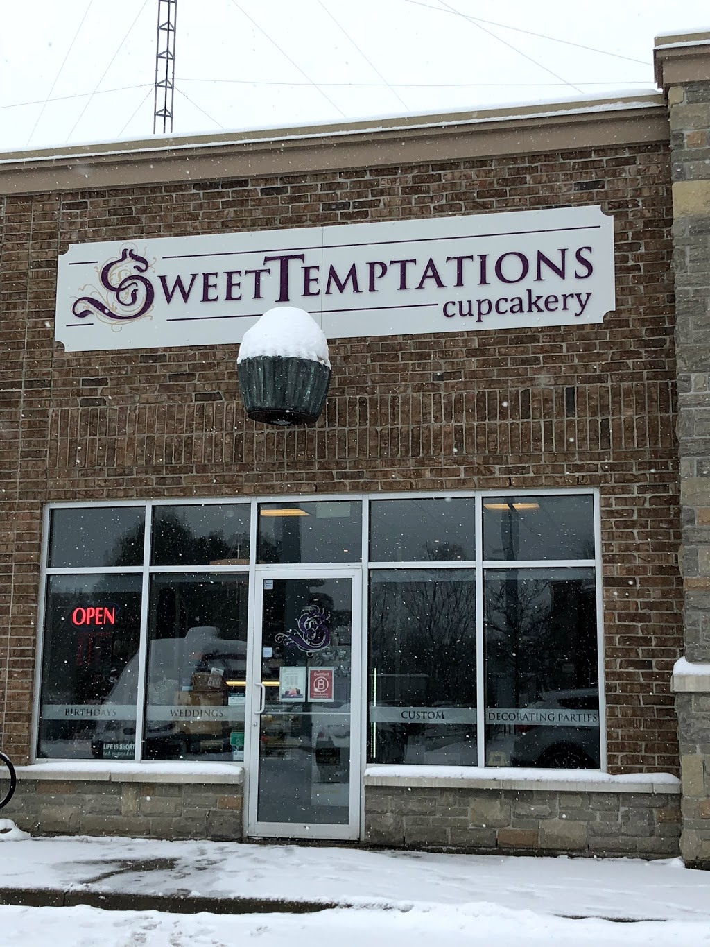 Sweet Temptations Cupcakery | 1398 Gordon St #5, Guelph, ON N1L 1C8, Canada | Phone: (519) 362-0894