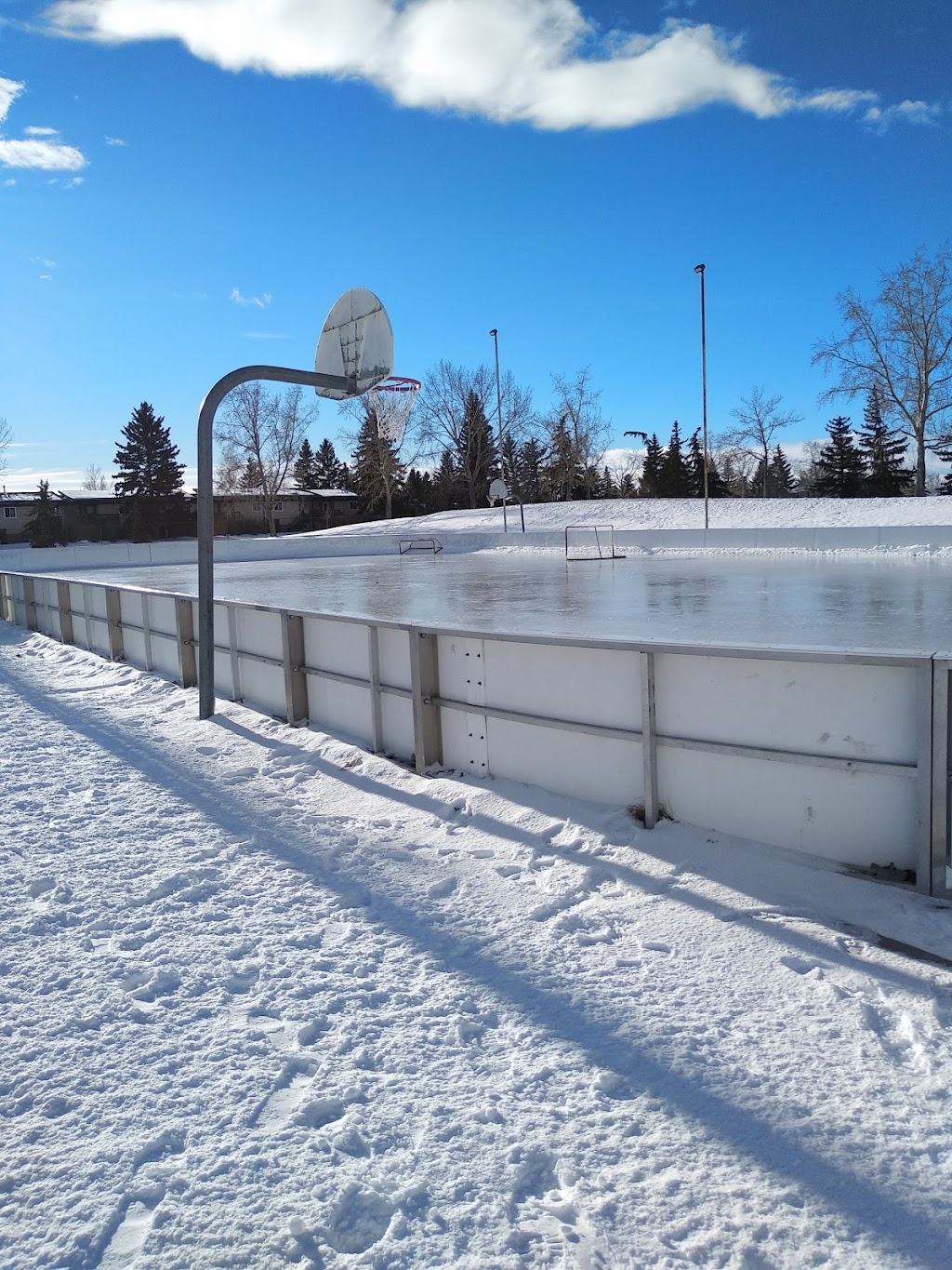 Rundle Community Association Outdoor Rink | Rundle, Calgary, AB T1Y 1Z2, Canada | Phone: (403) 280-4752