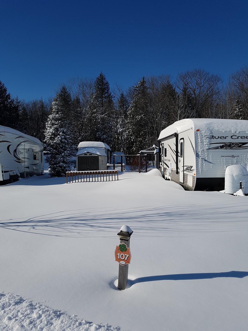 Camping Belle-Vie | 1630 Rue des Copains, Sainte-Julienne, QC J0K 2T0, Canada | Phone: (450) 831-4167