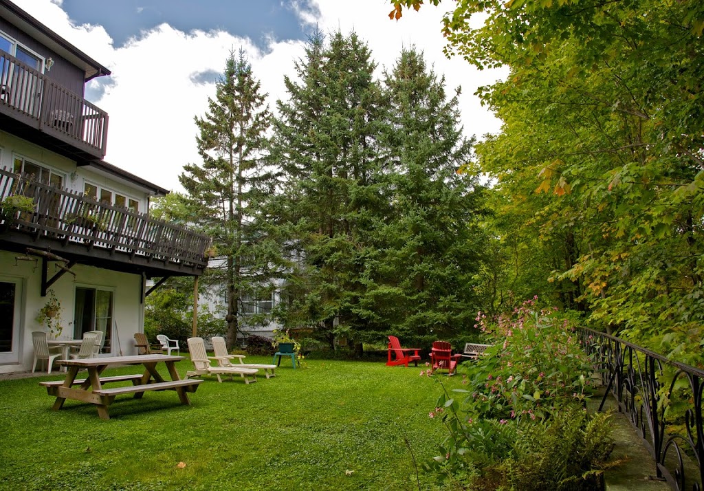 Gîte Couette et Girouette Bed and breakfast | 941 Rue Ouimet, Sainte-Adèle, QC J8B 2R3, Canada | Phone: (450) 229-6433