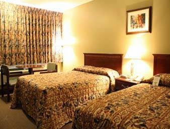 Travelodge by Wyndham Richmond Hill | 10711 Yonge St, Richmond Hill, ON L4C 3E1, Canada | Phone: (905) 884-1007