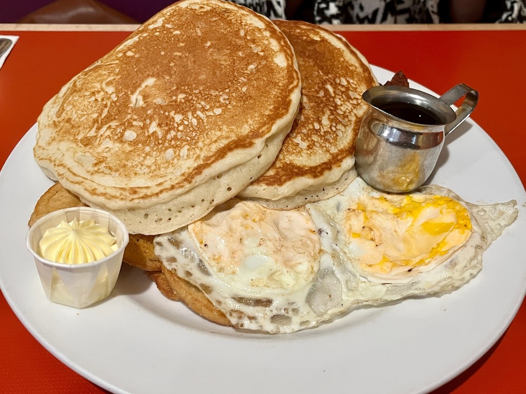 Floyds Diner | 721 Station Ave, Victoria, BC V9B 5R5, Canada | Phone: (778) 440-1200