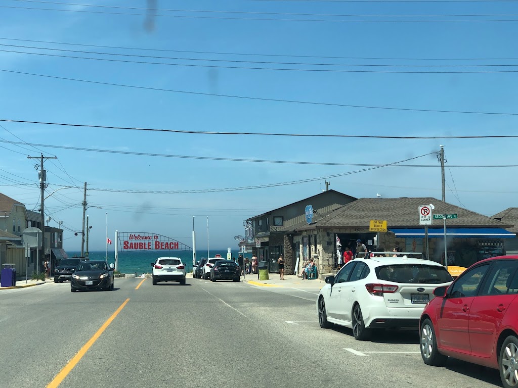 The Beach Burger | 203 Main St, Sauble Beach, ON N0H 2G0, Canada | Phone: (519) 422-0300