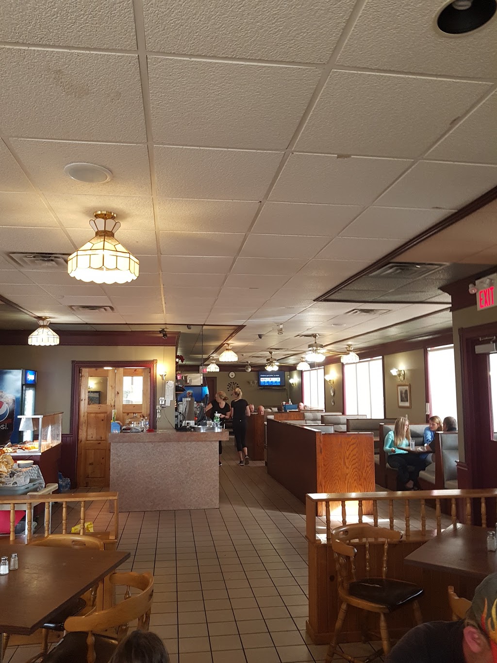 Malibu Restaurant Inc | 36316 Richmond St, Centralia, ON N0M 1K0, Canada | Phone: (519) 228-6161