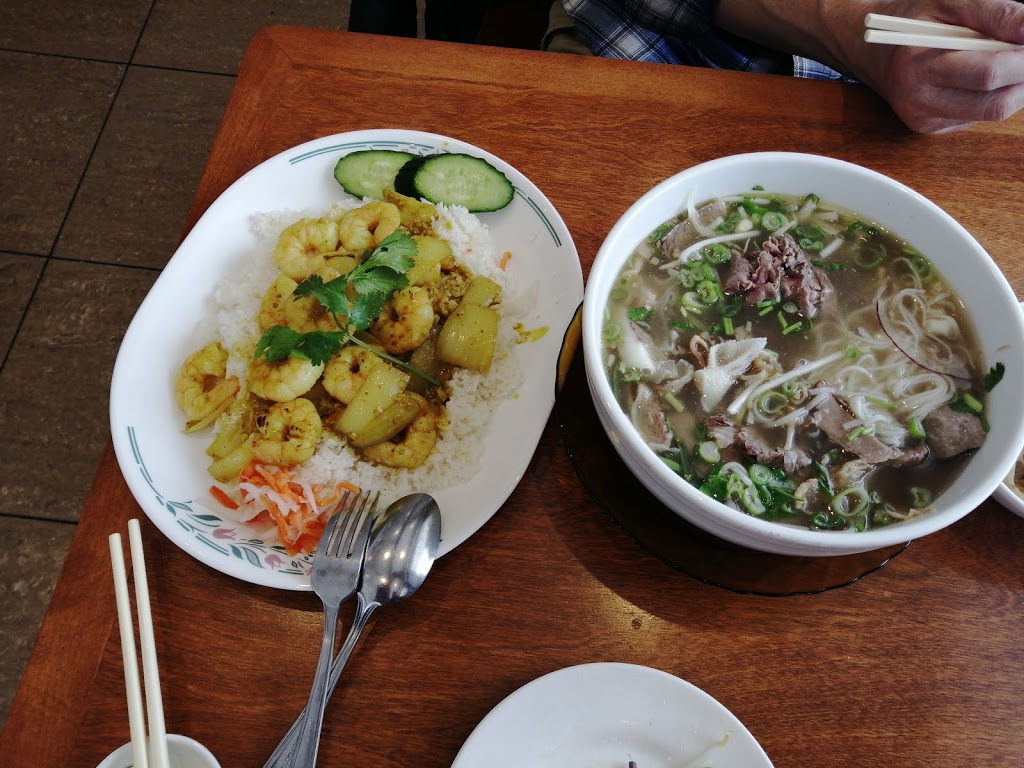 Phở Hưng Restaurant | 1195 Dundas St E, Mississauga, ON L4Y 2C1, Canada | Phone: (905) 275-8588