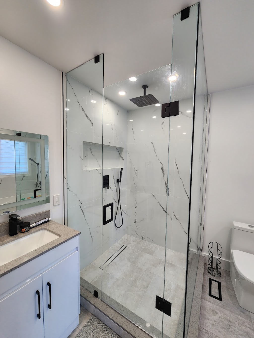 Dinas glass & mirrors inc | 5196 ON-3, Simcoe, ON N3Y 4K4, Canada | Phone: (647) 535-5984