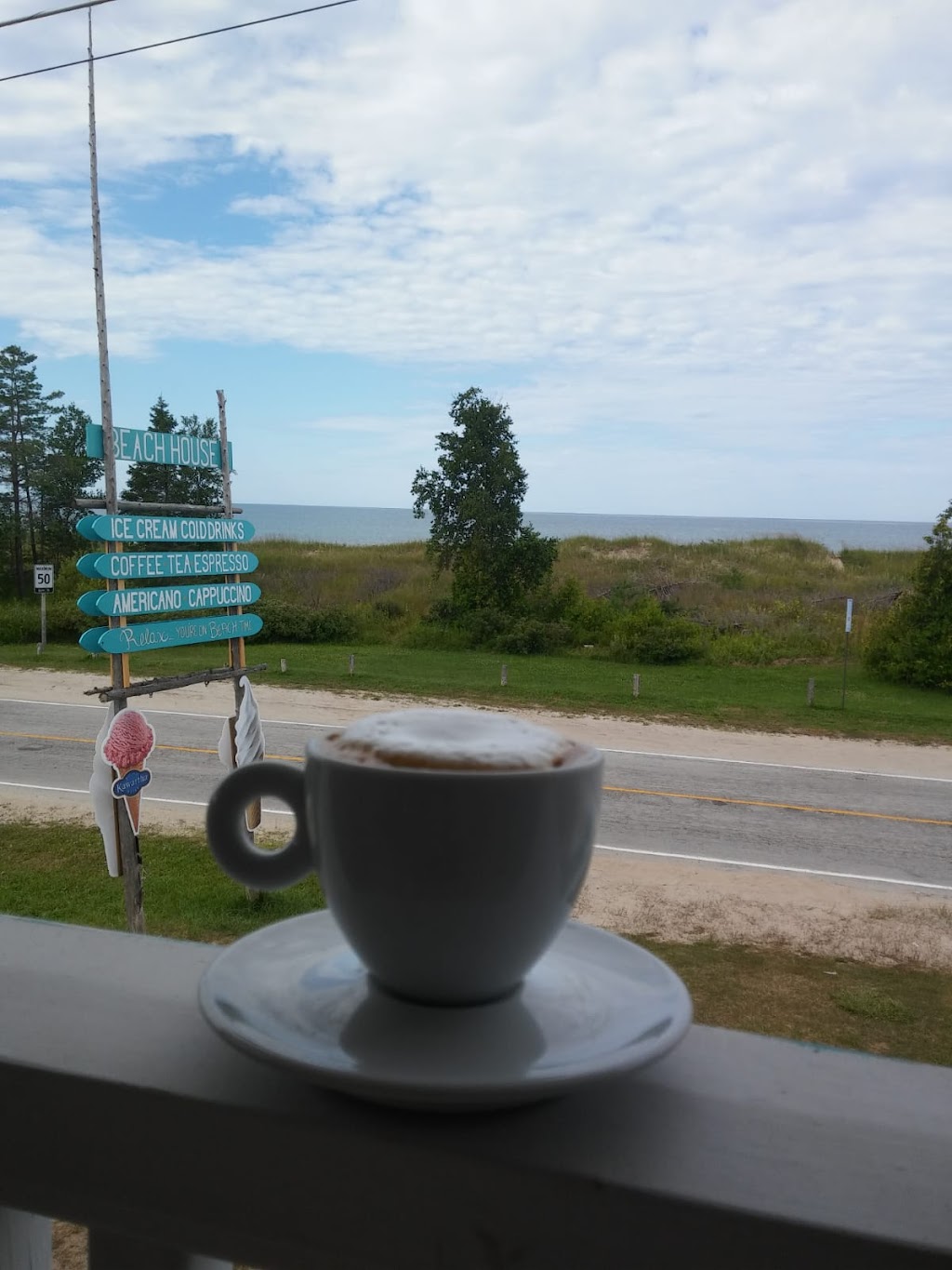 Beach House: Cottages and Cafe | 811 Lakeshore Blvd N, Sauble Beach, ON N0H 2G0, Canada | Phone: (905) 523-6796