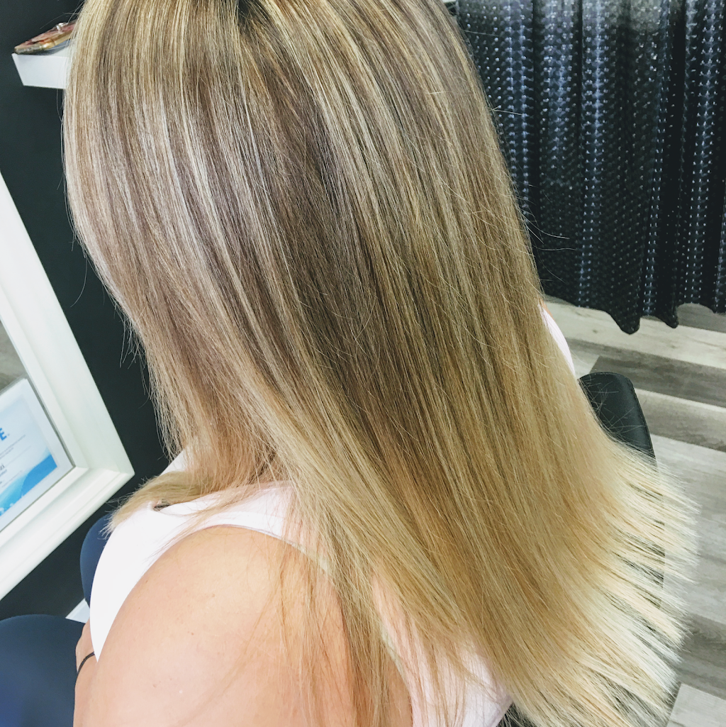 Helen Curzi Coiffeuse Indépendant | 2 Boulevard Saint-Jean-Baptiste #755, Mercier, QC J6R 1G1, Canada | Phone: (514) 949-7876