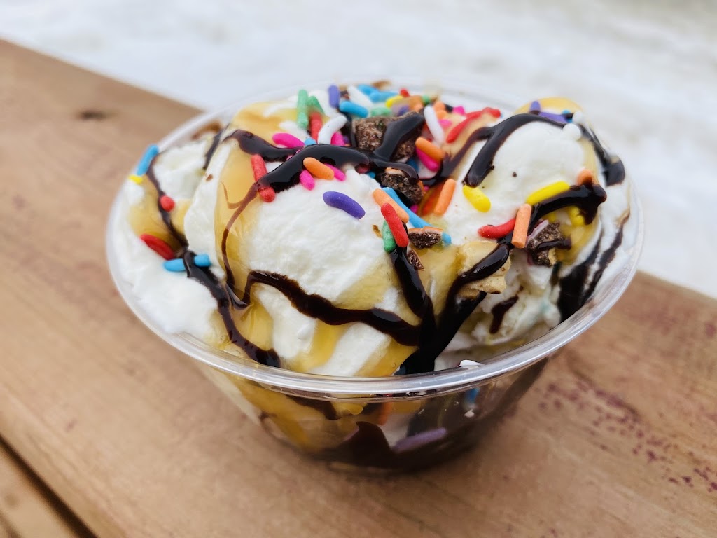 Caroline Ice Cream Shoppe | 4907 50th St, Caroline, AB T0M 0M0, Canada | Phone: (403) 722-0149