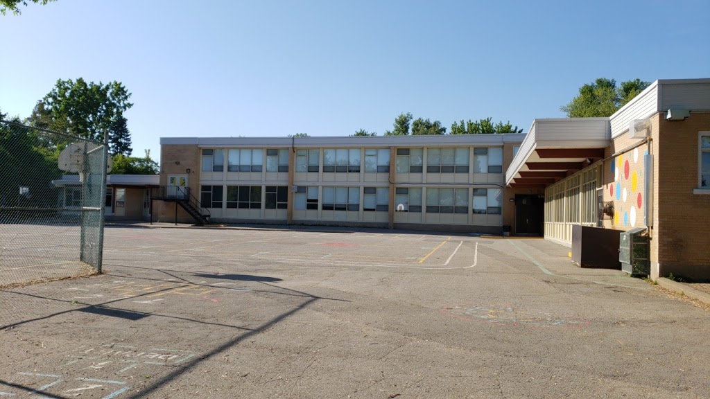 École Joseph-Henrico | 20 Rue Maughan, Baie-dUrfé, QC H9X 3C9, Canada | Phone: (514) 855-4213