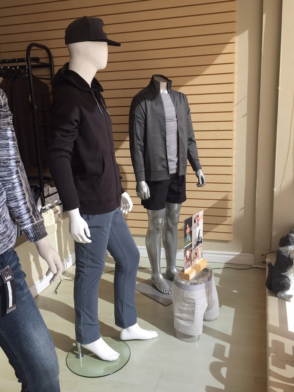 Winstons Mens Wear | 8 Courthouse Square, Goderich, ON N7A 1M3, Canada | Phone: (519) 440-0633