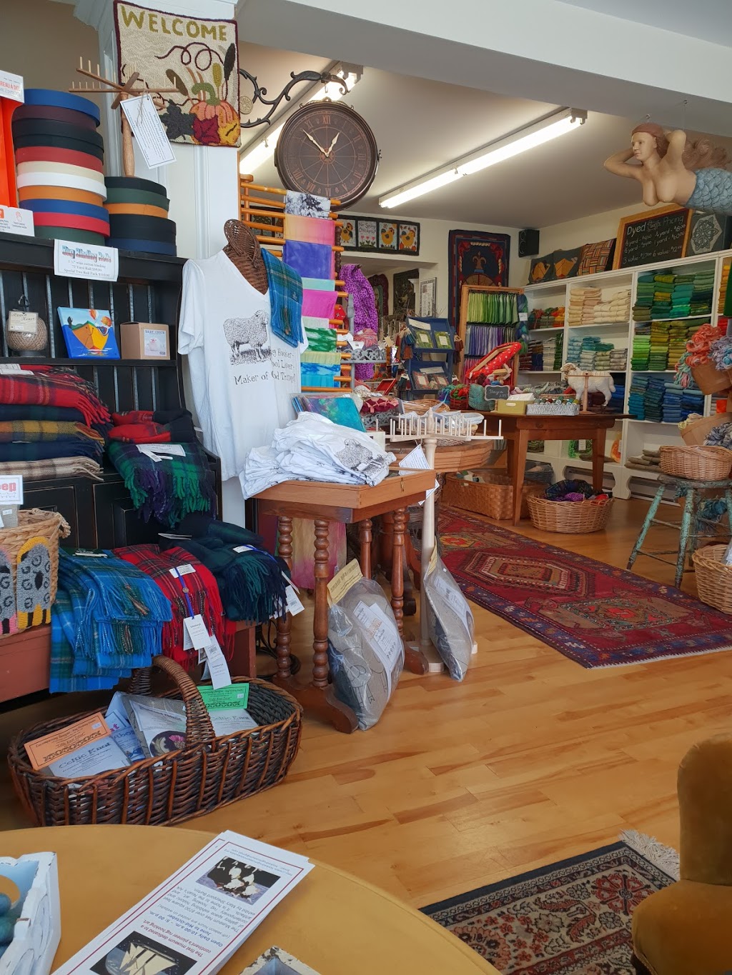 Encompassing Designs Rug Hooking Studio | 498 Main St, Mahone Bay, NS B0J 2E0, Canada | Phone: (902) 624-0370