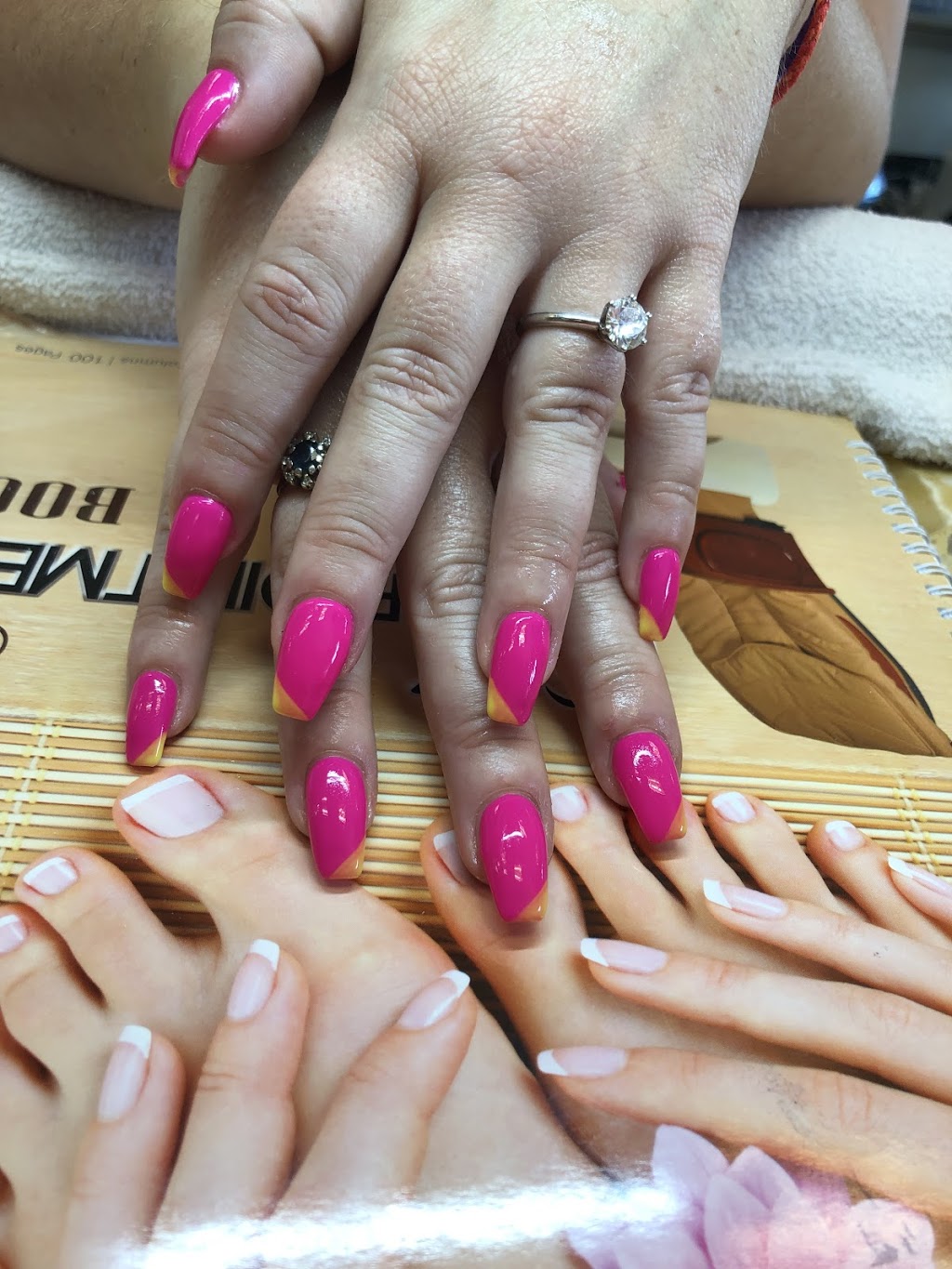 AA Nails and spa Inc. | 1235 Fairview St, Burlington, ON L7S 2H9, Canada | Phone: (905) 681-7788