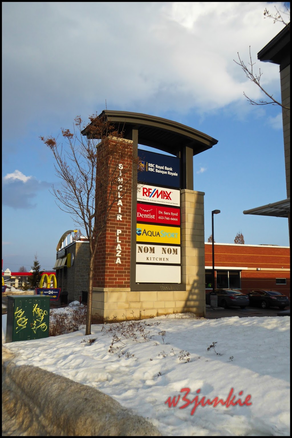 Sinclair Plaza | 2160 Montreal Rd, Gloucester, ON K1J 1G4, Canada | Phone: (613) 739-5777