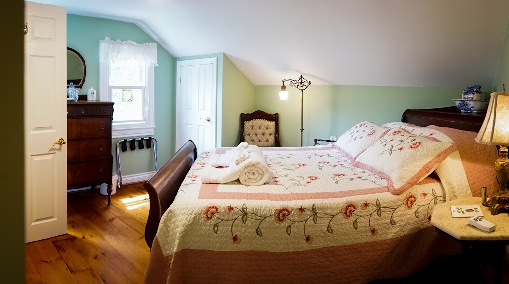 Blue Willow Bed and Breakfast NOTL | Box 1793, 418 Gate St, Niagara-on-the-Lake, ON L0S 1J0, Canada | Phone: (289) 552-3207