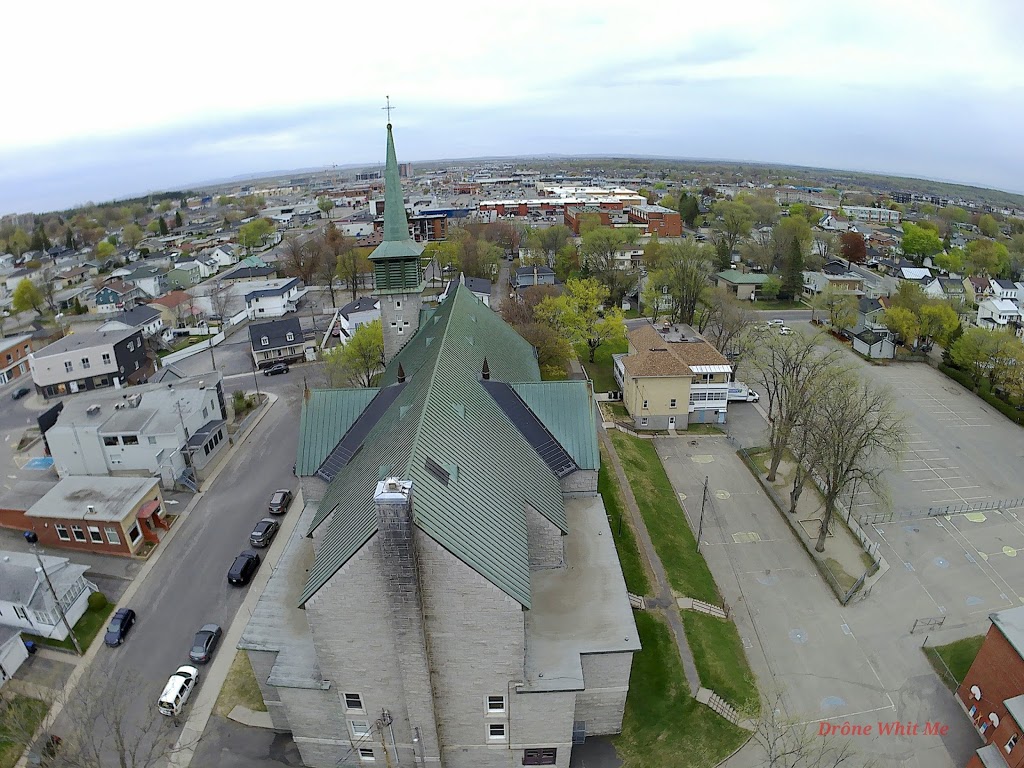 Christ-Roi (Christ the King) Church | 5515 Rue Saint-Georges, Lévis, QC G6V 4M7, Canada | Phone: (418) 837-4569