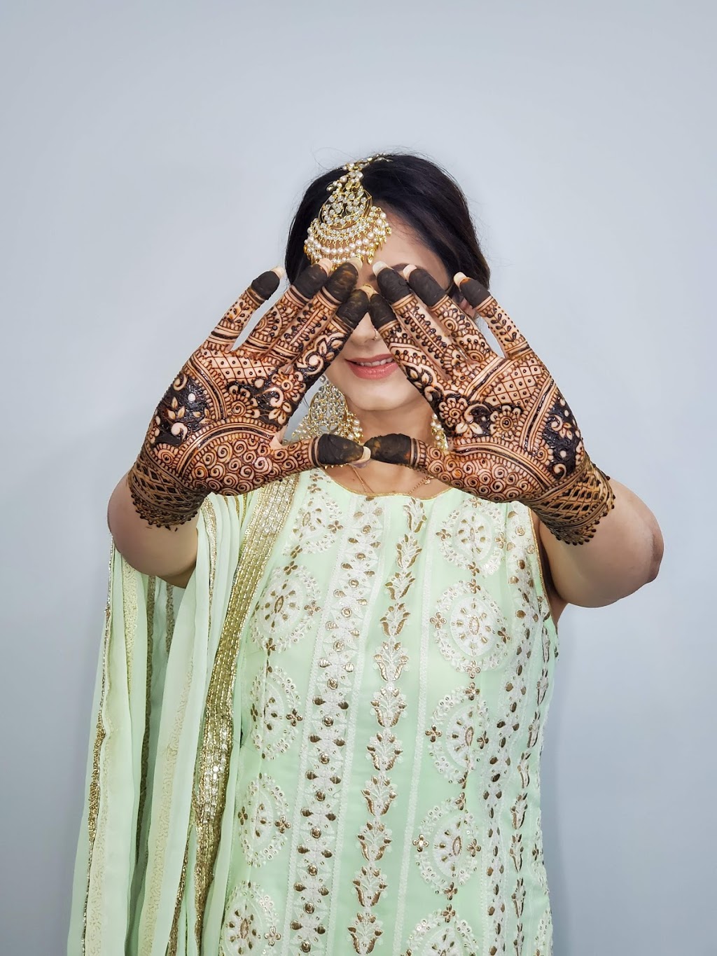 Bridal Makeup & Henna Artist | 6 YELLOW BRIAR LANE, Caledon, ON L7C 2C7, Canada | Phone: (647) 917-8294