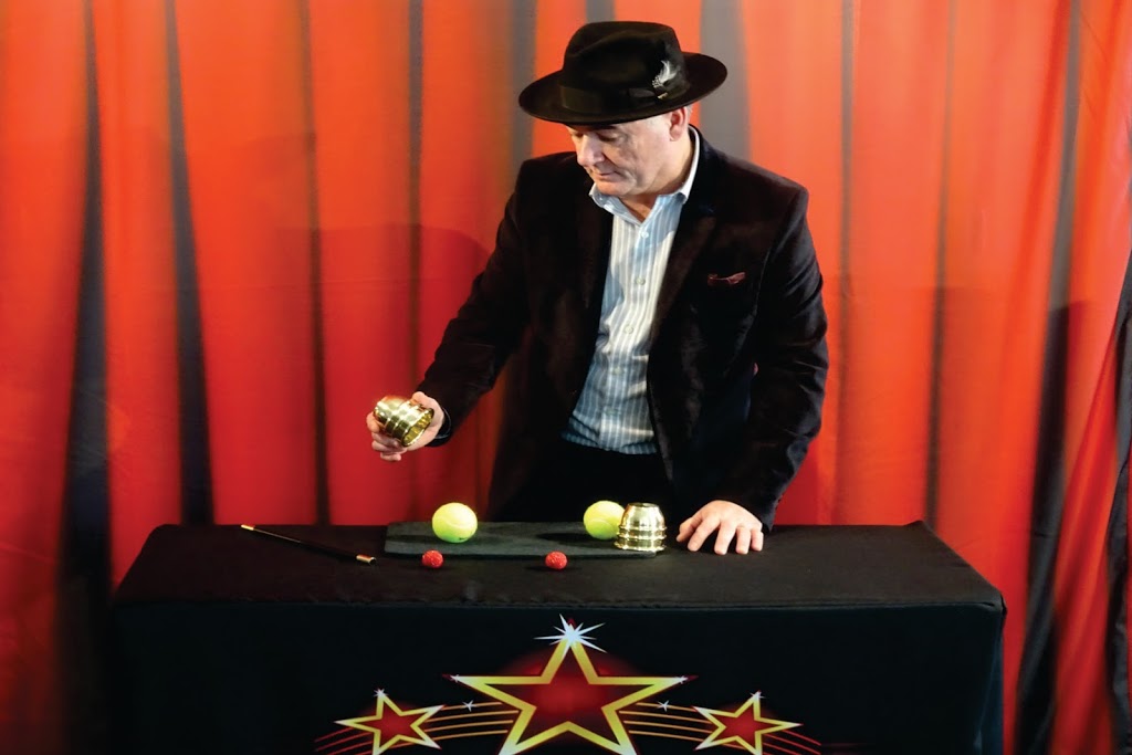 Mystify Close Up Magic Show | 6733 Fallsview Blvd, Niagara Falls, ON L2G 3W7, Canada | Phone: (905) 341-6692