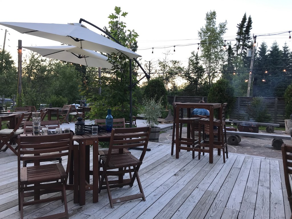 Le Rustique Bar et Restaurant | 1993 Chemin du Lac Supérieur, Lac-Supérieur, QC J0T 1P0, Canada | Phone: (819) 713-0445