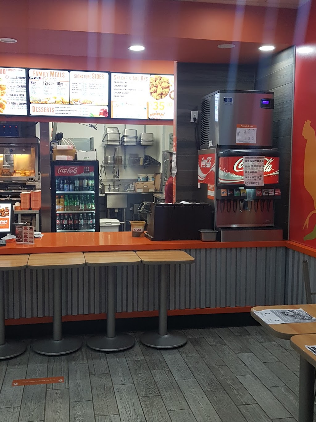 Popeyes Louisiana Kitchen | 1560 Yonge St #119, Toronto, ON M4T 1Z7, Canada | Phone: (416) 944-1560