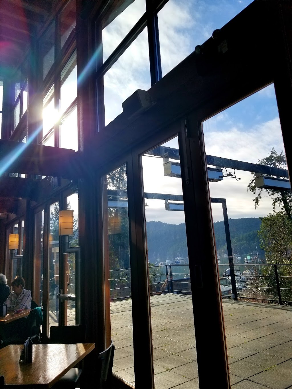 The Pub at Brentwood Bay Resort | 849 Verdier Ave, Brentwood Bay, BC V8M 1C5, Canada | Phone: (250) 544-5102