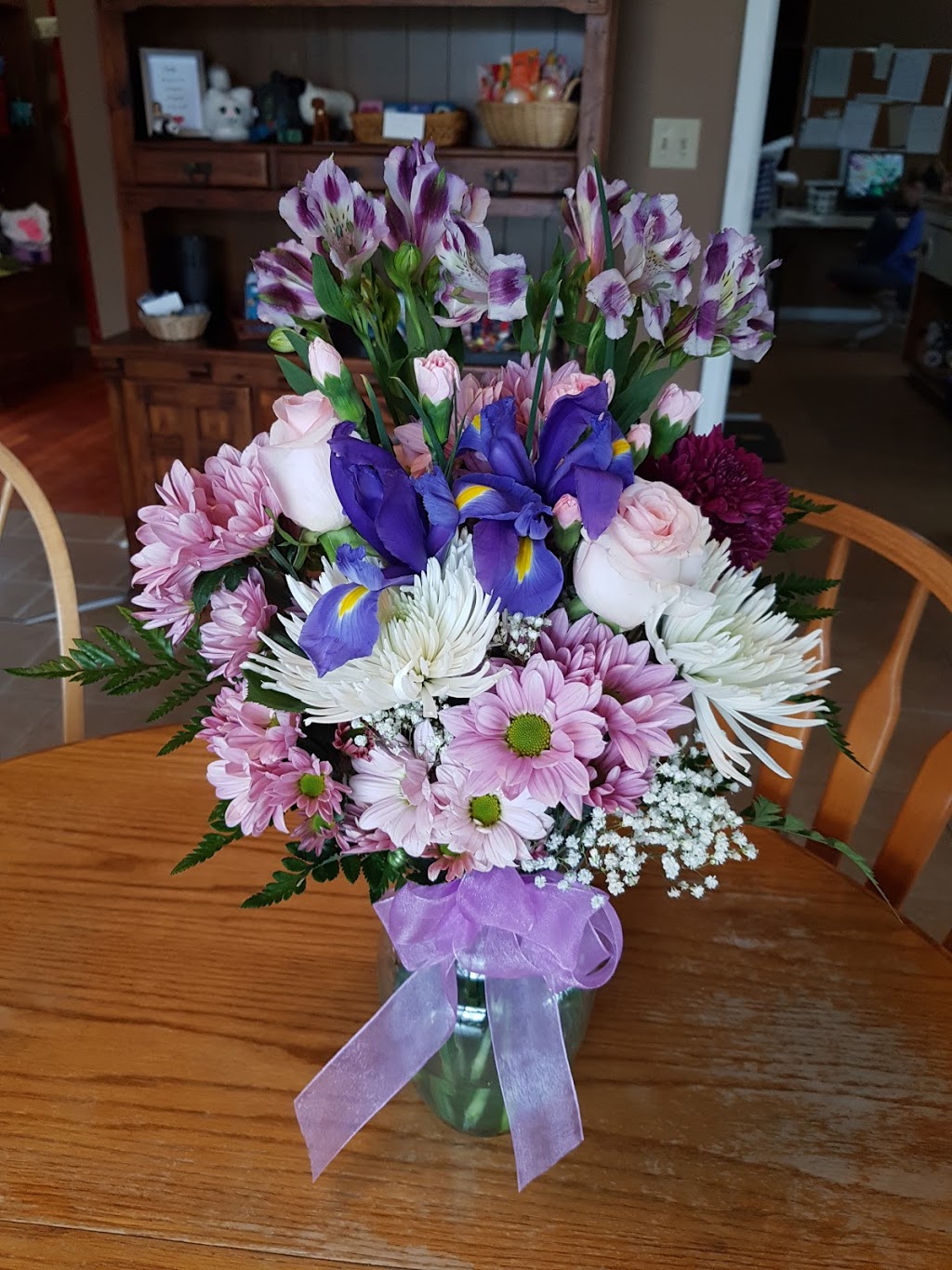 Amherstburg Flowers & Gifts | 103 Sandwich St S, Amherstburg, ON N9V 1Z5, Canada | Phone: (519) 736-2168