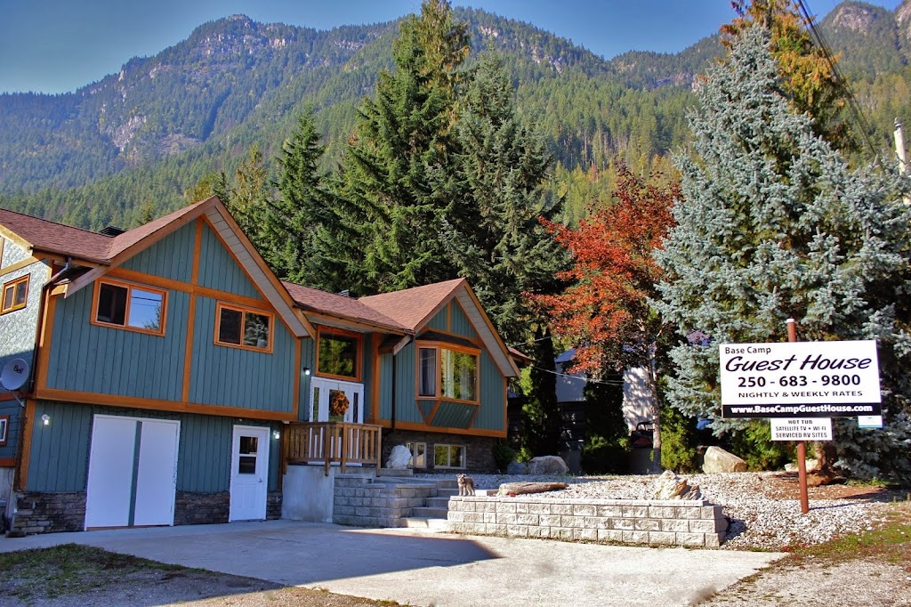 Base Camp Guest House & Cabins | 1075 Pine Rd, Revelstoke, BC V0E 2S0, Canada | Phone: (250) 814-4780