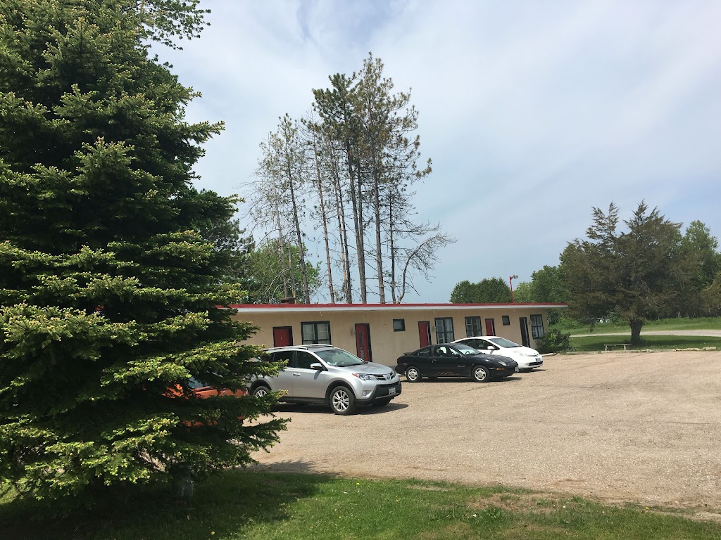 Pine Tree Motel - !UNDER NEW MANAGEMENT! | 8663 ON-60, Eganville, ON K0J 1T0, Canada | Phone: (613) 628-3403