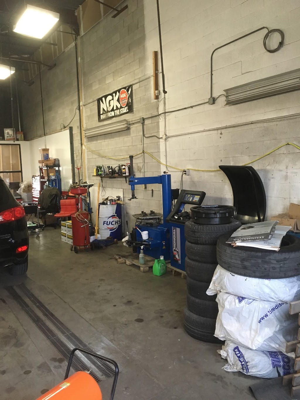 Divinity Auto Service Centre | 101 Toro Rd unit 51, Toronto, ON M3J 2Z1, Canada | Phone: (647) 895-3494