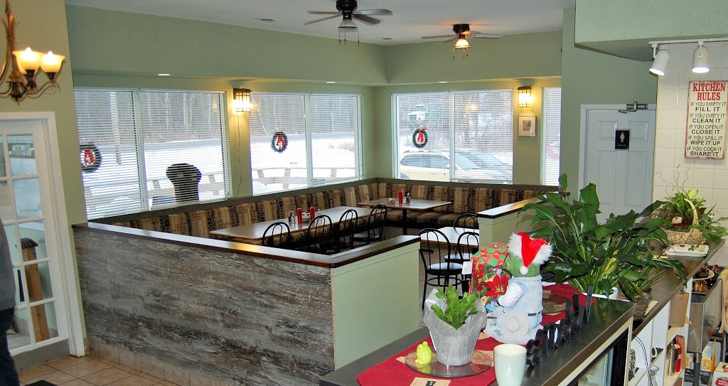 Muddy Waters Restaurant | 6557 Road 38, Verona, ON K0H 2W0, Canada | Phone: (613) 374-5444