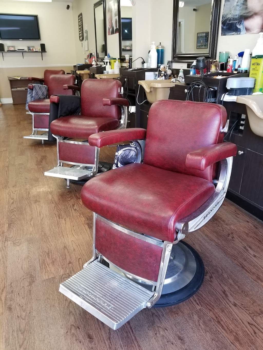 Victors Barber Shop | 410 Kerr St, Oakville, ON L6K 3C1, Canada | Phone: (905) 845-8511