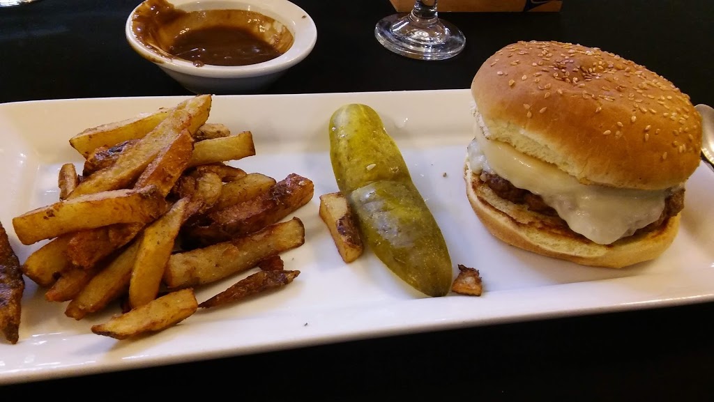 Lake Point Grillhouse & Lounge | 1150 Christina St N, Sarnia, ON N7V 3C3, Canada | Phone: (519) 384-5253