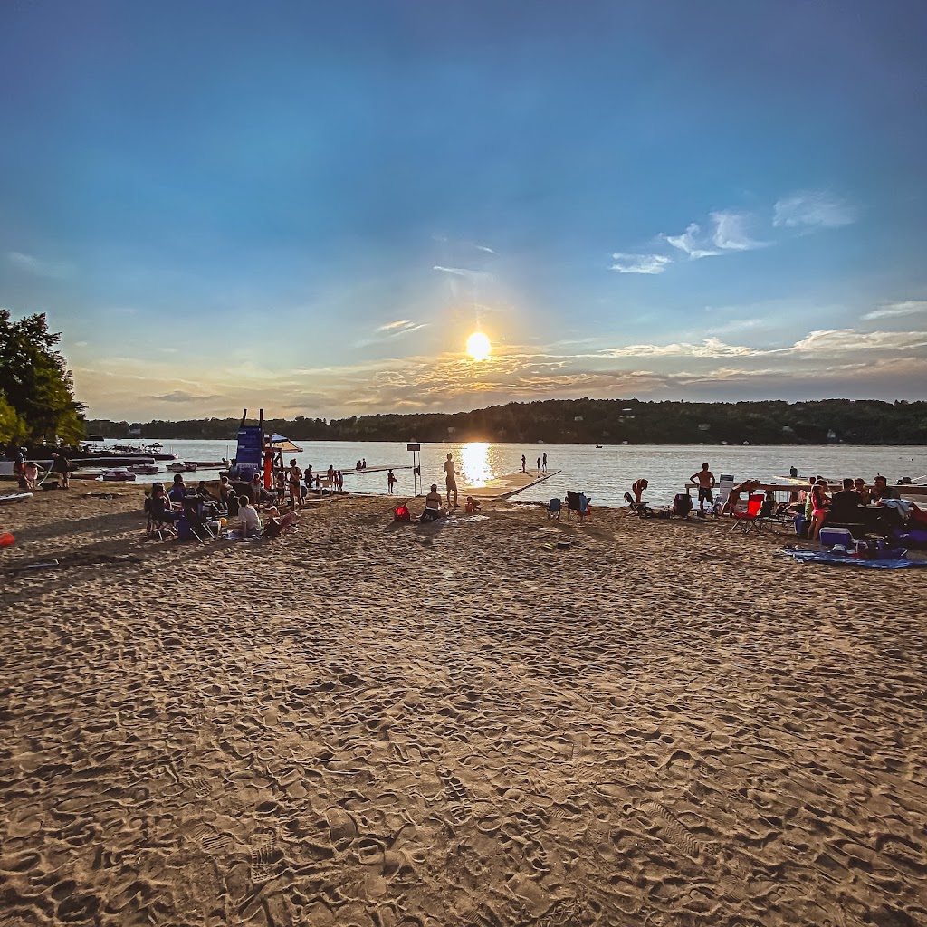 Patinoire du lac Beauport | 230 Chem. du Tour-du-Lac, Lac-Beauport, QC G3B 0T7, Canada | Phone: (418) 849-7141