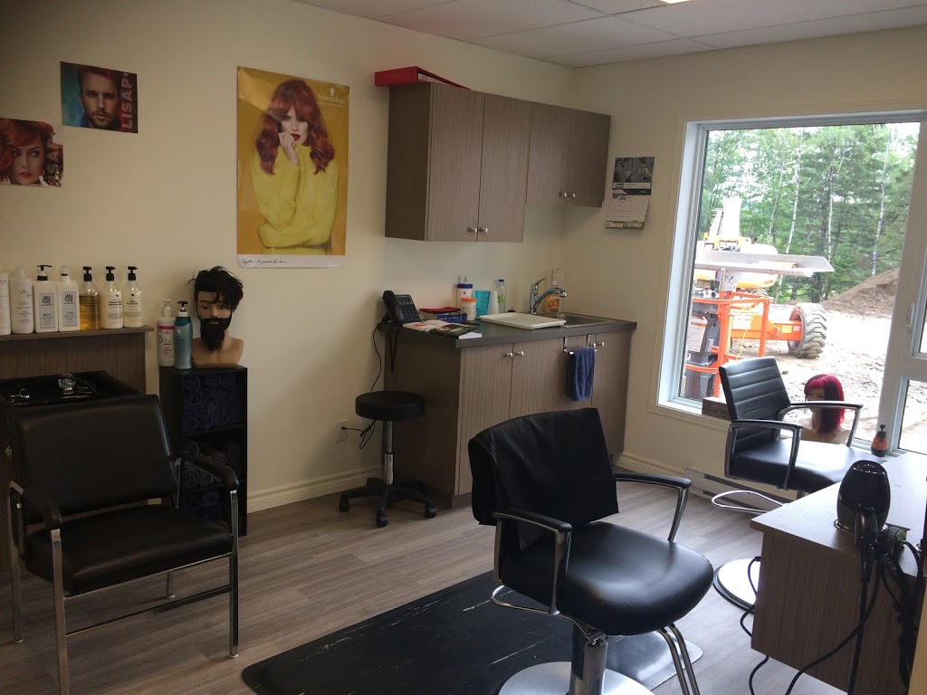 Salon de coiffure Diana | 1500 Rue LAnnonciation N, Rivière-Rouge, QC J0T 1T0, Canada | Phone: (819) 275-9003