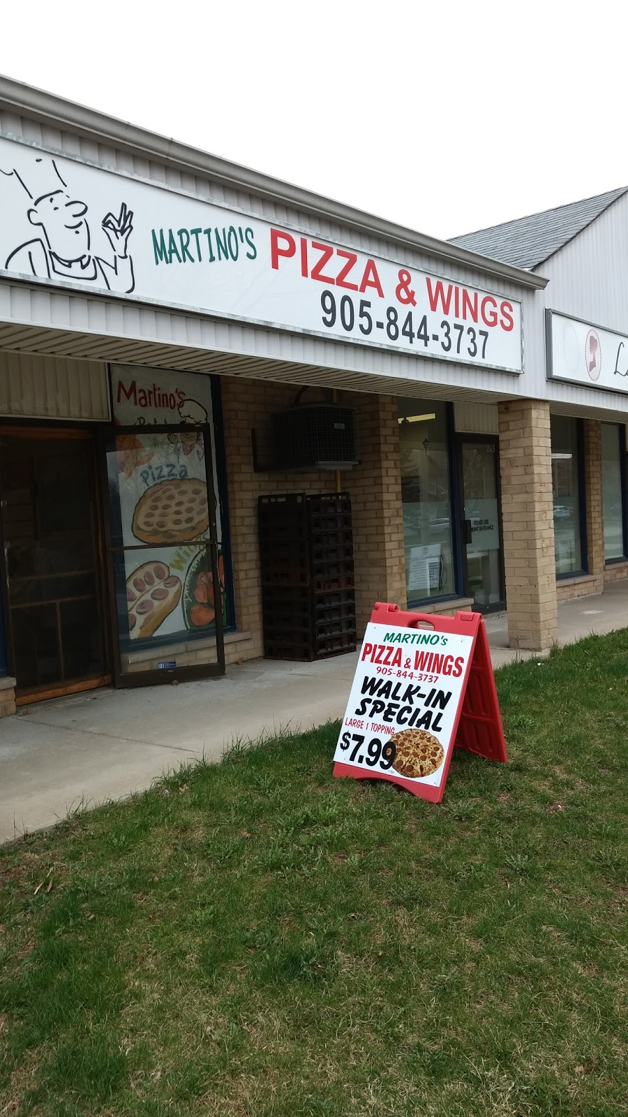 Martinos Pizza & Wings | 201 River Oaks Blvd W, Oakville, ON L6H 3S7, Canada | Phone: (905) 844-3737