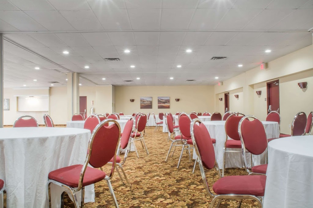 Quality Inn | 300 Ecclestone Dr, Bracebridge, ON P1L 1G4, Canada | Phone: (705) 645-8775