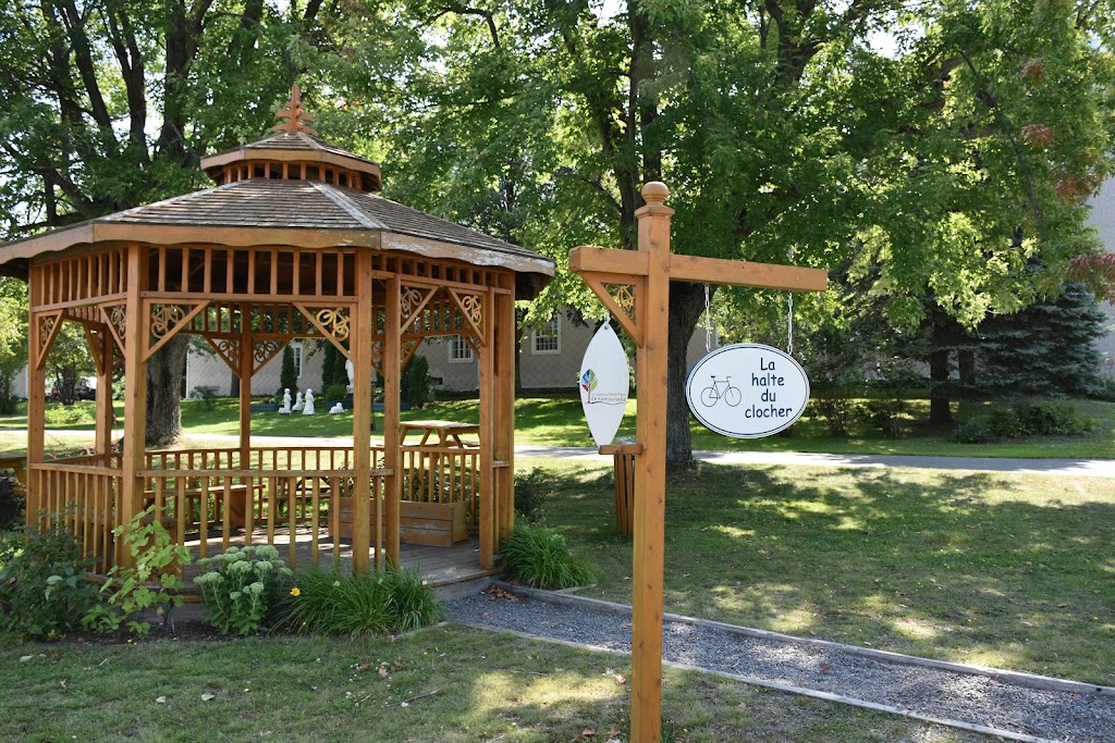 Church of Sainte-Hélène | 699 du Couvent, Sainte-Hélène-de-Kamouraska, QC G0L 3J0, Canada | Phone: (418) 492-2061