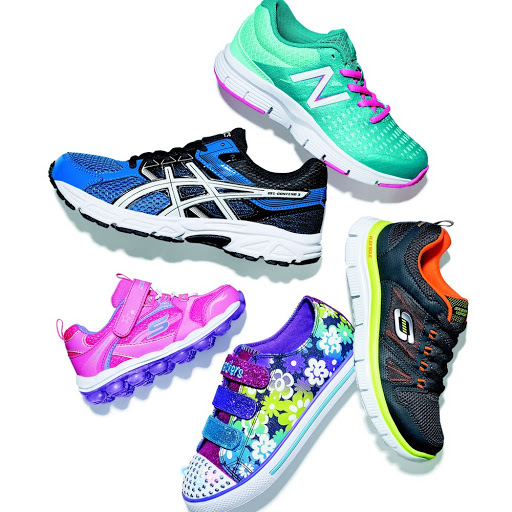 Famous Footwear | QUAKER CROSSING, 3465 Amelia Dr, Orchard Park, NY 14127, USA | Phone: (716) 515-4416