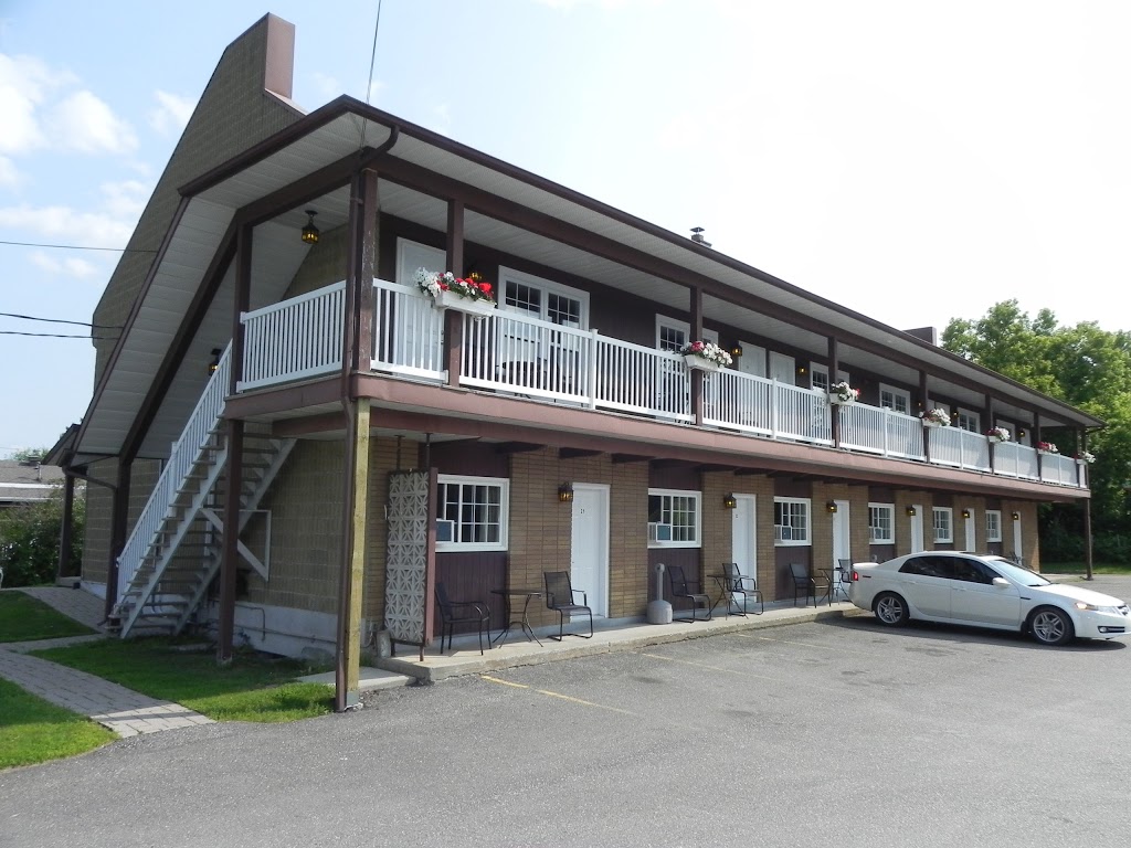Motel Le Sabre | 6478 Boul Bourque, Sherbrooke, QC J1N 1H3, Canada | Phone: (819) 864-4231