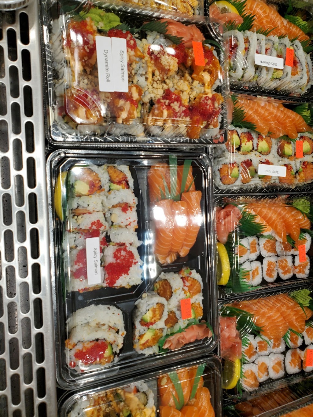 Macs Sushi | 17600 Yonge St, Newmarket, ON L3Y 4Z1, Canada | Phone: (905) 235-8789