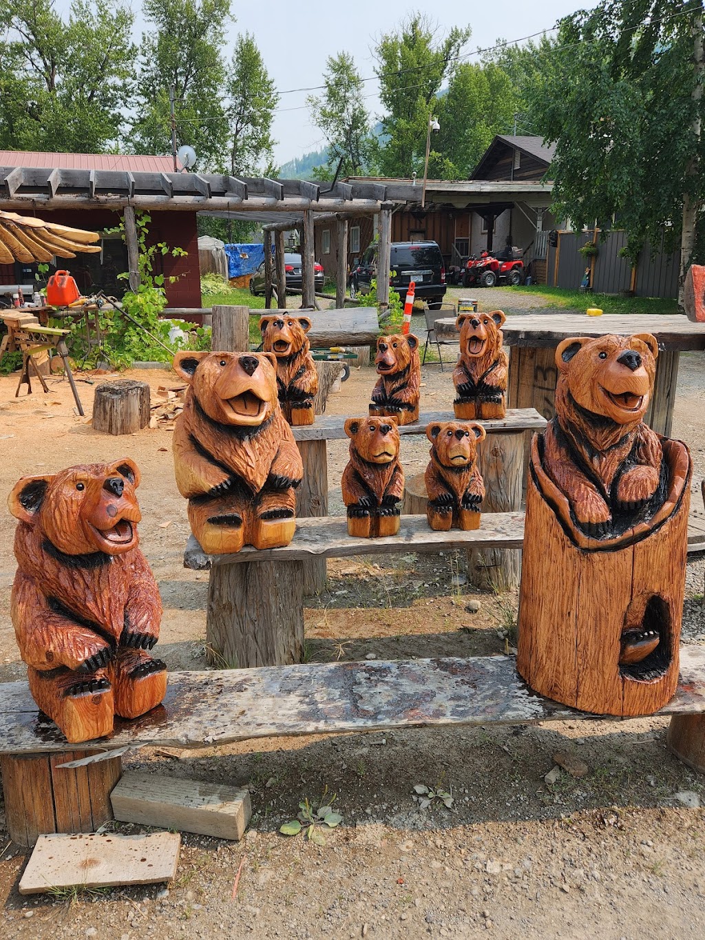 The Friendly Bear Chainsaw Carvings | Crowsnest Hwy, Yahk, BC V0B 2P0, Canada | Phone: (250) 977-5557