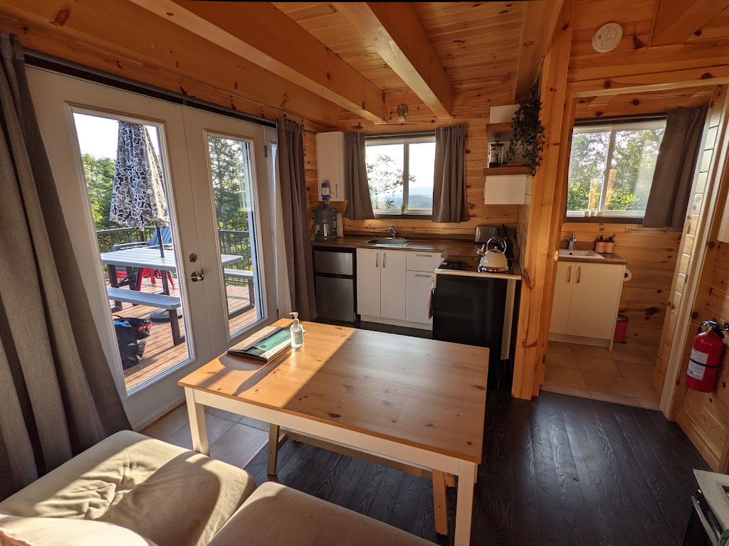 Chalet Laurianne | 131 Chem. des Granites, Lac-Beauport, QC G3B 0G1, Canada | Phone: (418) 473-6542