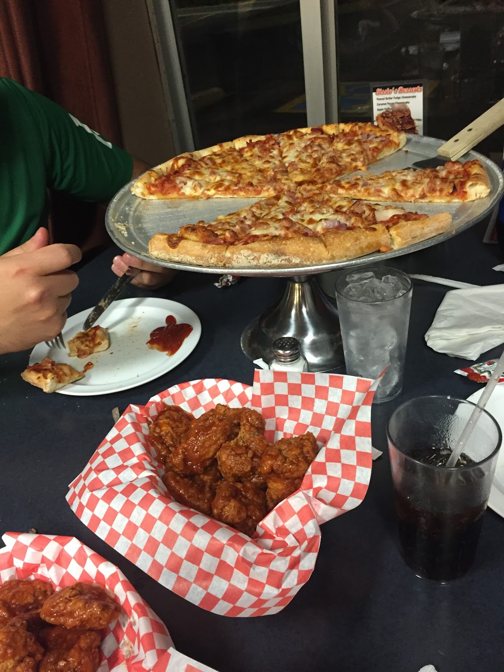 Sissios Pizza | 869 Exmouth St, Sarnia, ON N7T 5R3, Canada | Phone: (519) 337-3711