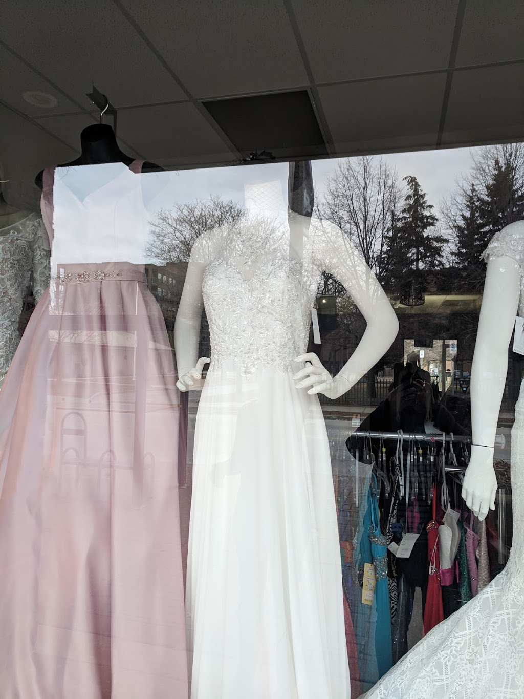 Lucys Boutique and Alterations | 276 Kerr St, Oakville, ON L6K 3B3, Canada | Phone: (905) 842-9436