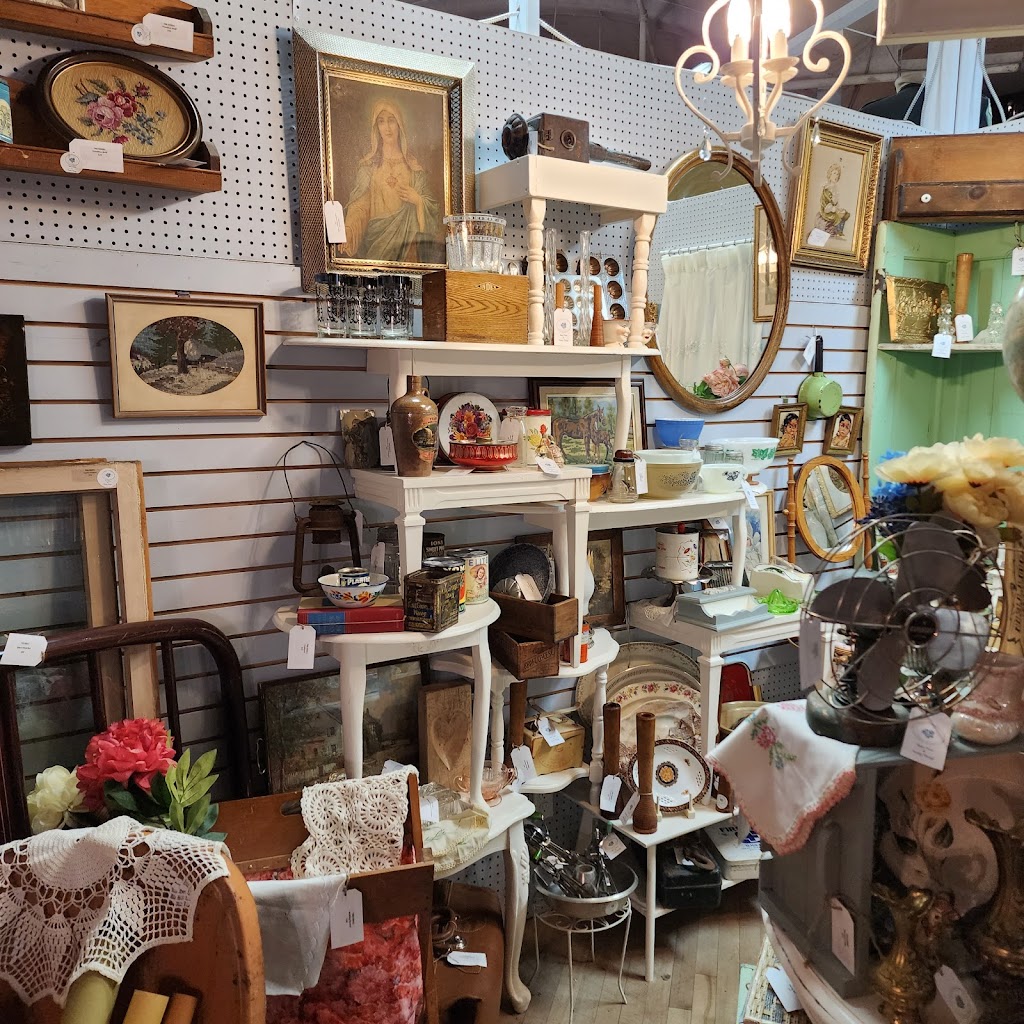 The Rustic Brocanteuse | 110 15 St NW, Drumheller, AB T0J 0Y1, Canada | Phone: (403) 820-5268