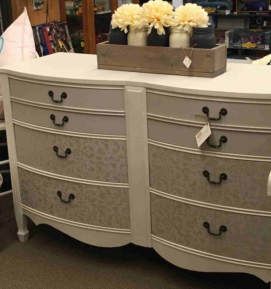 New Life Painted Furniture | 150 Elizabeth St W, Listowel, ON N4W 1C9, Canada | Phone: (519) 292-1528