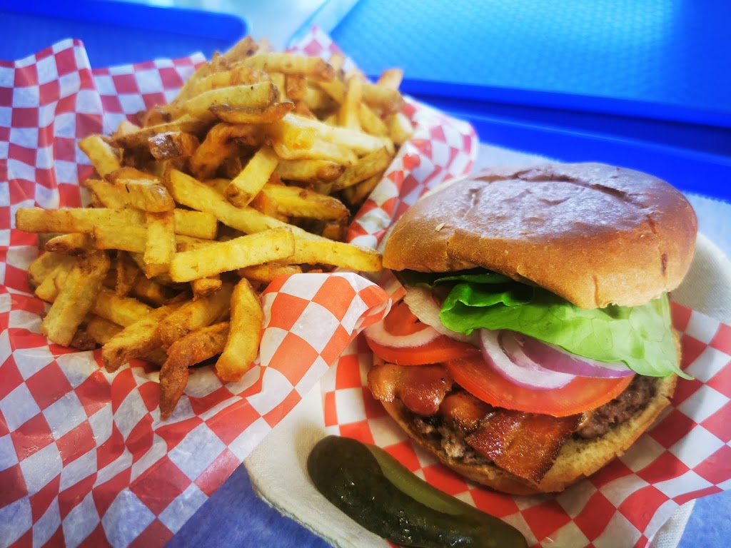 Bobbys Burgers | 662 County Rd 12, Prince Edward, ON K0K 2T0, Canada | Phone: (416) 838-2141