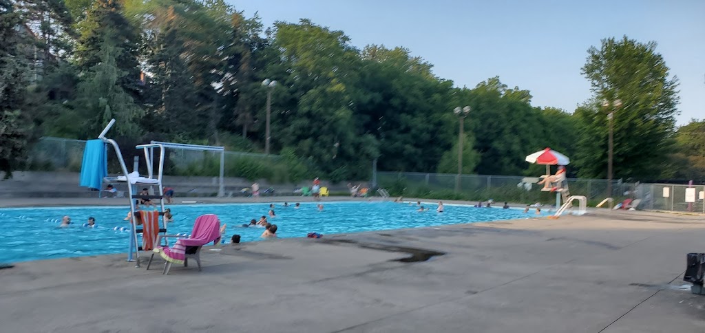 Greenwood Park Swimming Pool | 209 Alton Ave, Toronto, ON M4L 2M2, Canada | Phone: (416) 392-7804